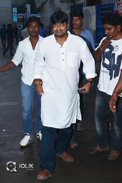 Harish-Shankar-and-Tanikella-Bharani-watches-Duvvada-Jagannadham-Movie